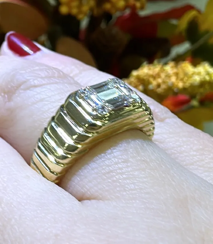 0.43ct tw Diamond Fluted Gold invisible-set Mosaic Diamond Ring