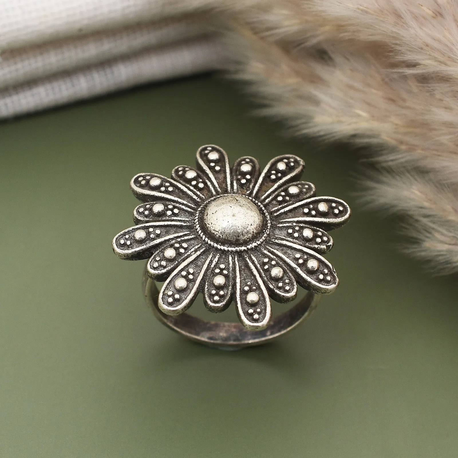 Aven Flower Finger Ring