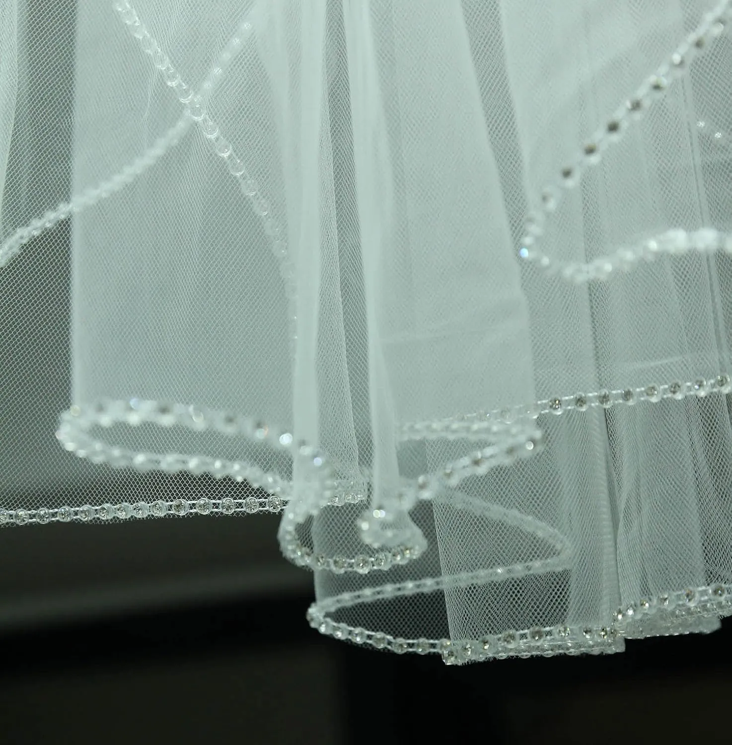 EllieHouse Womens Short Fingertip Length 1 Tier Lace Wedding Bridal Veil with Metal Comb L68