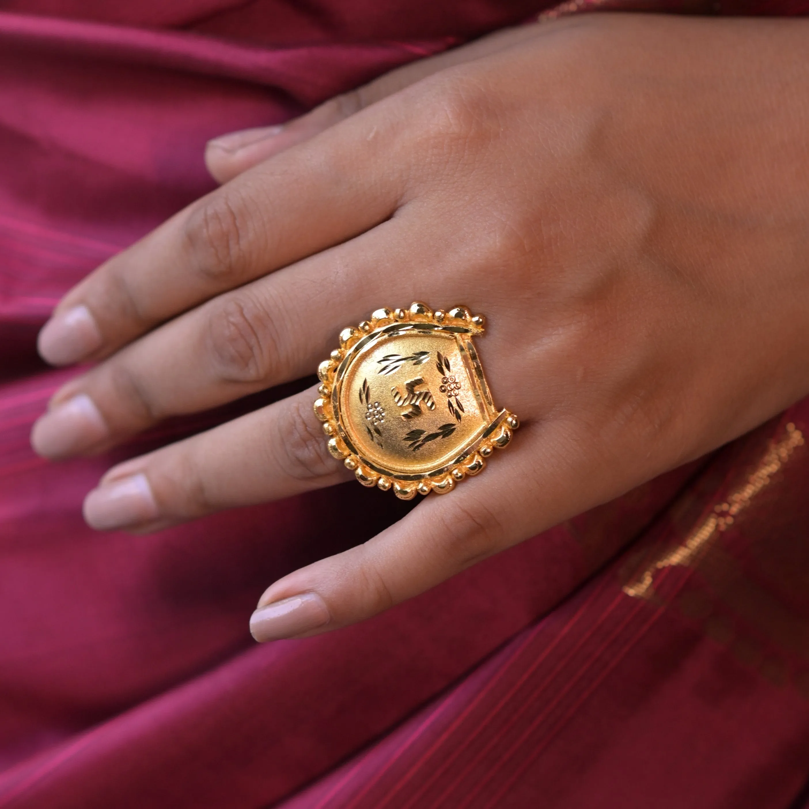 Kulo Finger Ring