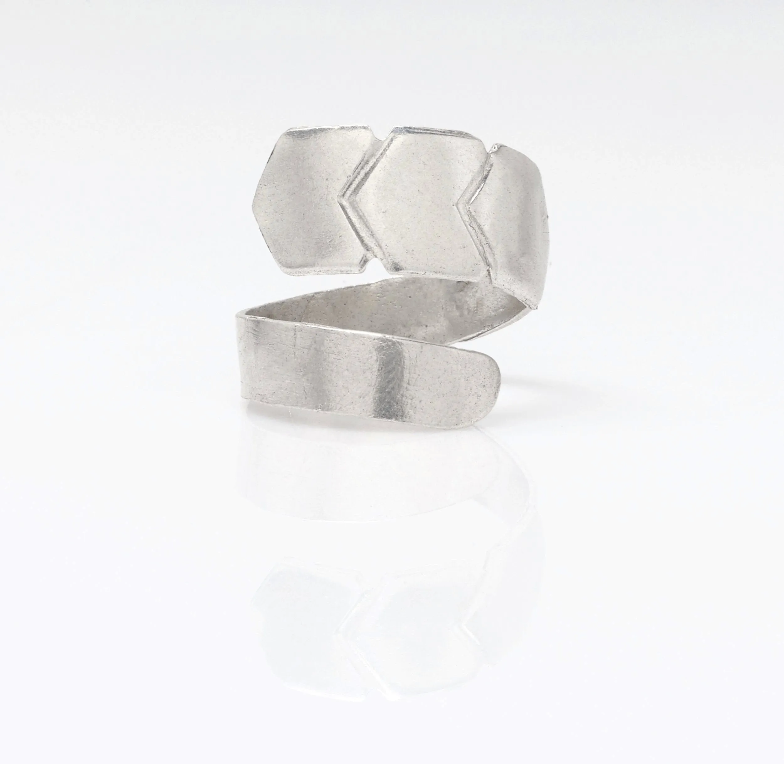 Small Serpent Hexagons Ring